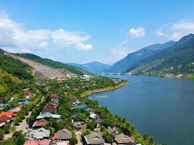Về Mường Lay khám phá vẻ đẹp sông Đà mùa nước nổi