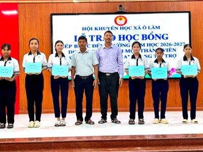 An Giang: Trao 40 suất học bổng cho học sinh nghèo hiếu học