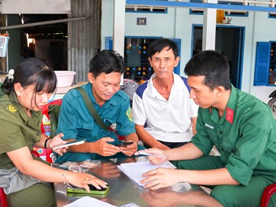 Kiên Lương chung sức đưa các tiện ích số đến gần hơn với người dân