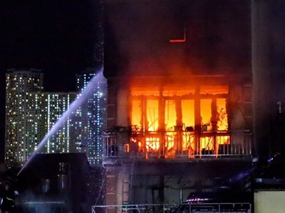 Trẻ em làm gì để thoát khỏi cháy nổ khi ở nhà một mình?