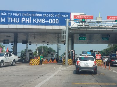 Đề nghị xe vận chuyển hàng cứu trợ được miễn phí khi đi qua trạm thu phí