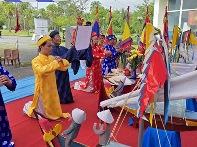  Biển đảo trong lòng đồng bào