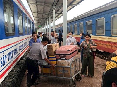 Đường sắt, hàng không tích cực khôi phục vận chuyển khách sau bão số 6