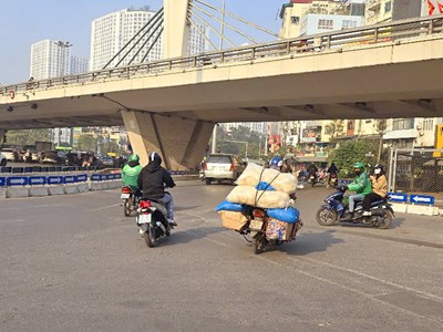 Không có CSGT là vượt đèn đỏ, đi ngược chiều 