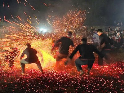 Huyền ảo lễ hội nhảy lửa của người Pà Thẻn Tuyên Quang