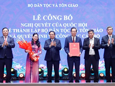 Thủ tướng dự Lễ công bố Nghị quyết của Quốc hội về việc thành lập Bộ Dân tộc và Tôn giáo