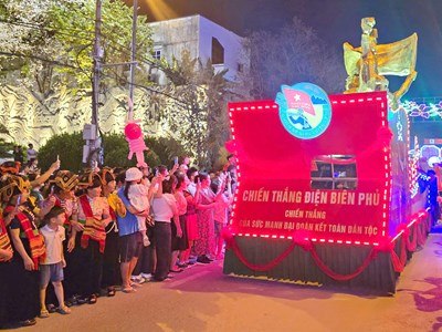 Rực rỡ sắc màu tại lễ diễu hành đường phố