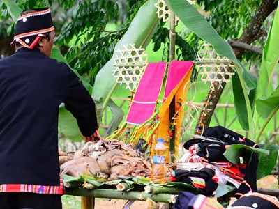 Nghi thức cúng ma bản của người Khơ Mú