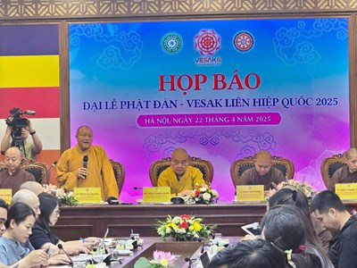 Người dân được chiêm bái Xá lợi Phật tại TP.HCM, Hà Nội, Tây Ninh và Hà Nam