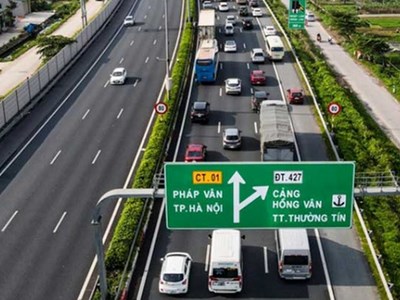 Đề xuất cấm xe tải, xe khách chạy làn sát giải phân cách trên cao tốc
