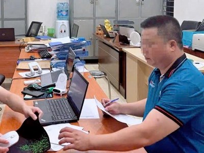 Tìm ra đối tượng rút chìa khóa xe khách bỏ mặc 40 hành khách phơi nắng trên Vành đai 3