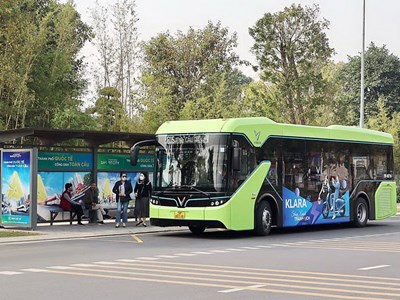 Tăng cường xe buýt phục vụ người dân tham quan Triển lãm Thành tựu đất nước 