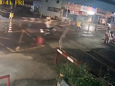 Đồng Nai: Nam thanh niên tông gãy dàn chắn khi “thông chốt” đường sắt 