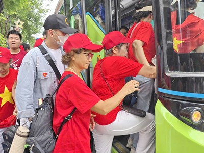 Dậy sớm đi metro, xe buýt xem tổng hợp luyện A80