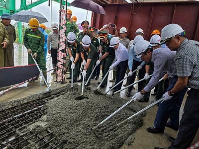 Phú Thọ: Hợp long cầu Phong Châu mới