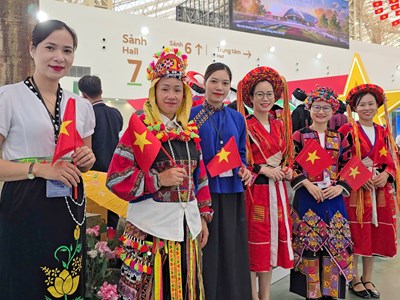 Rực rỡ sắc màu văn hóa các dân tộc tại Triển lãm Thành tựu đất nước