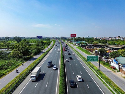 Sẽ xử phạt xe tải đi sai làn đường trên 2 cao tốc 