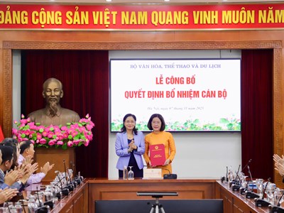 Bộ VHTTDL công bố và trao quyết định về công tác cán bộ