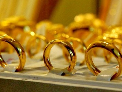 Mang gần 30 cây vàng đi bán lấy tiền chuyển cho đối tượng giả danh công an