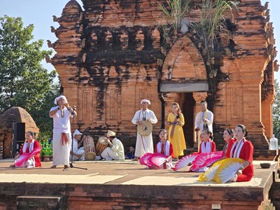 Sắc màu văn hóa Chăm tại Làng Văn hóa – Du lịch các dân tộc Việt Nam