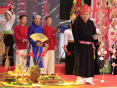 Thấm đẫm văn hoá lúa nước tại Lễ hội Xuống đồng Mường Vang  