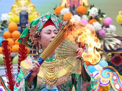 Lên xứ Đoài xem diễn xướng hầu đồng