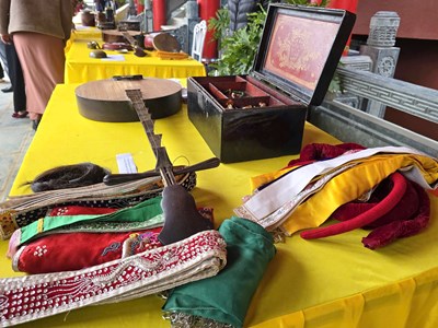 Bộ sưu tập vật phẩm độc nhất vô nhị trong nghi lễ hầu đồng