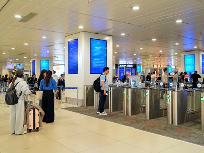 Tết Dương lịch 2026: Tăng chuyến bay, nối thêm toa tàu hỏa