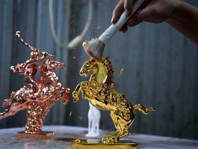 Ngựa dát vàng khuấy động thị trường quà tặng Tết Bính Ngọ 2026