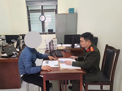 Xử lí đối tượng đăng tải sai sự thật về công an để bán gà Đông Tảo 