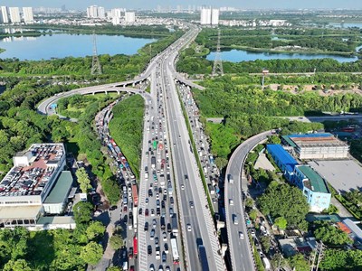 Đi lại dịp cao điểm Tết tại cửa ngõ Hà Nội và TP.HCM như thế nào?