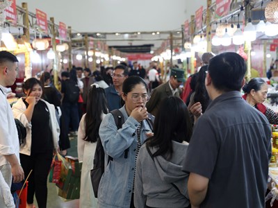 Ào ạt “chốt đơn” trong ngày bế mạc Hội chợ Mùa Xuân 2026