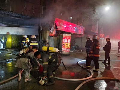 Hà Nội: Cháy cửa hàng sửa xe máy trong đêm mùng 2 Tết