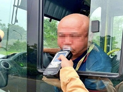 Nhiều tài xế taxi, xe khách vi phạm nồng độ cồn