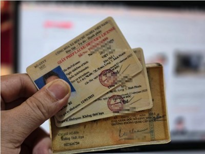 Xử phạt “cò” đổi giấy phép lái xe trên mạng