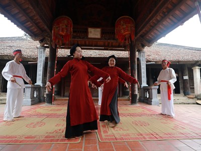 Hát Xoan dưới mái đình cổ hơn 300 năm tuổi