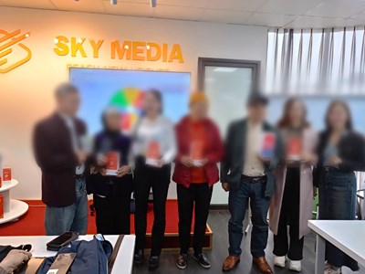 Bắt giữ nhóm lừa đảo lôi kéo người dân mua điện thoại giá cao