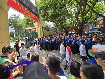 Buổi thi đầu tiên vào lớp 10 tại ngôi trường “náo nhiệt” nhất Hà Nội