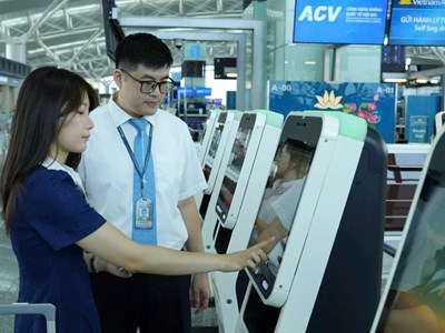 Thử nghiệm hệ thống làm thủ tục và gửi hành lý tự động tại sân bay Nội Bài