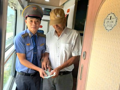 Trả lại hơn 20 triệu đồng cho hành khách để quên trên tàu