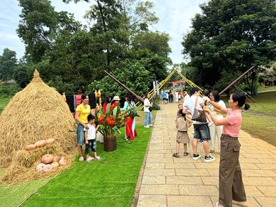 Khám phá chợ phiên vùng cao “Cao nguyên mở hội” 