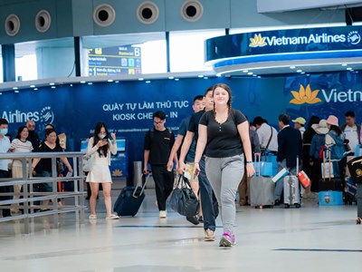 Sân bay Nội Bài đón 120 ngàn lượt khách trong ngày 2.9