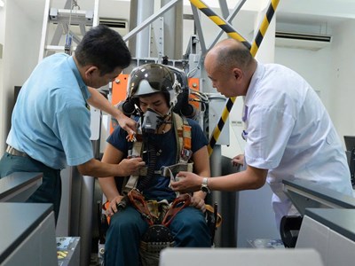 Khắt khe như tuyển phi công quân sự