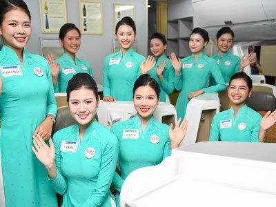 Thí sinh Hoa hậu Việt Nam 2026 trải nghiệm làm tiếp viên hàng không