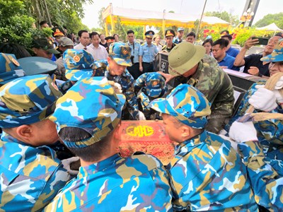 Quy trình nghiêm ngặt lấy mẫu ADN giám định danh tính liệt sĩ 