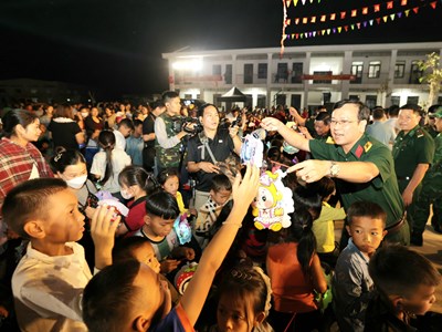 Mang Trung thu đến với trẻ em Na Ngoi