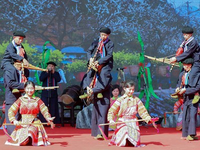 Ngân vang điệu khèn tại Ngày hội Văn hóa dân tộc Mông lần thứ IV