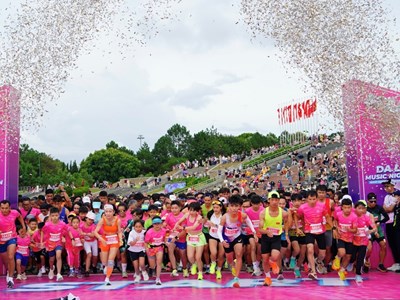 Hơn 5.000 vận động viên tham gia Giải chạy bộ âm nhạc Dalat Music Night Run 2024