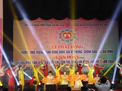 Lâm Đồng: Tuyên dương 12 gia đình văn hóa tiêu biểu