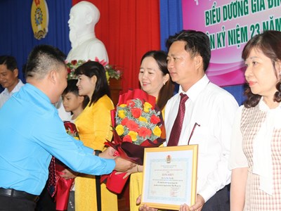 Khánh Hòa: Biểu dương 22 gia đình công nhân, viên chức, lao động tiêu biểu